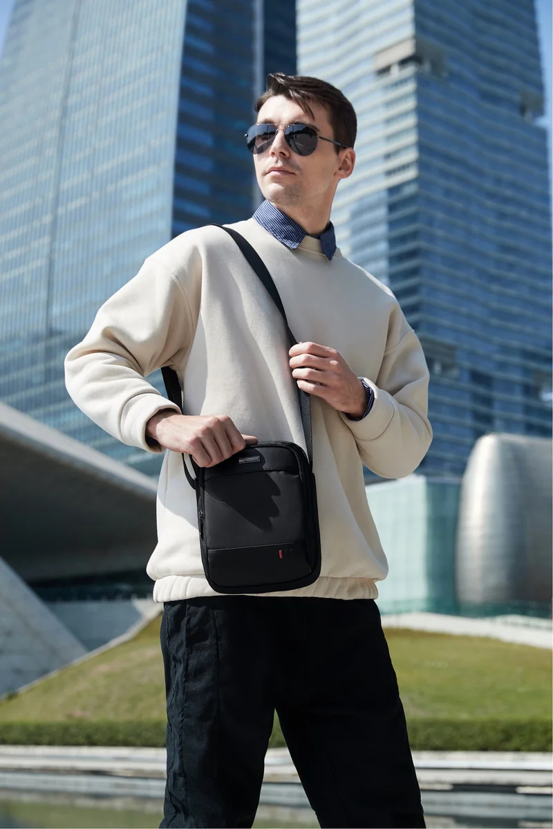 ARCTIC HUNTER Sling Bag for Men Water Resistant Anti Theft Crossbody Daypack Bag for Travel Office Business K00063 Black